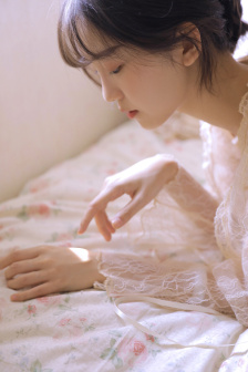 一边伸舌头一边快速喘气